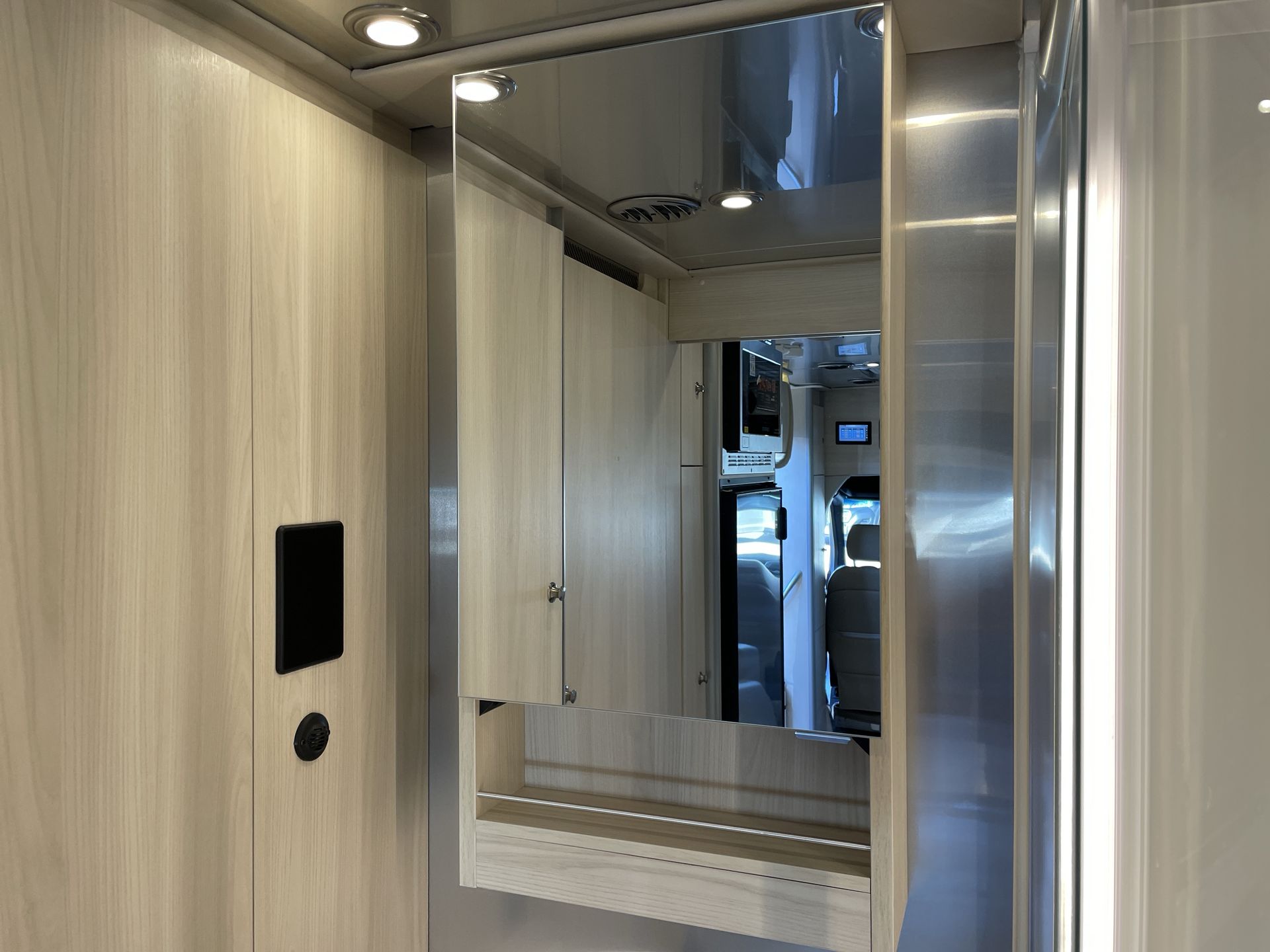 2026 Airstream Murphy Suite Base