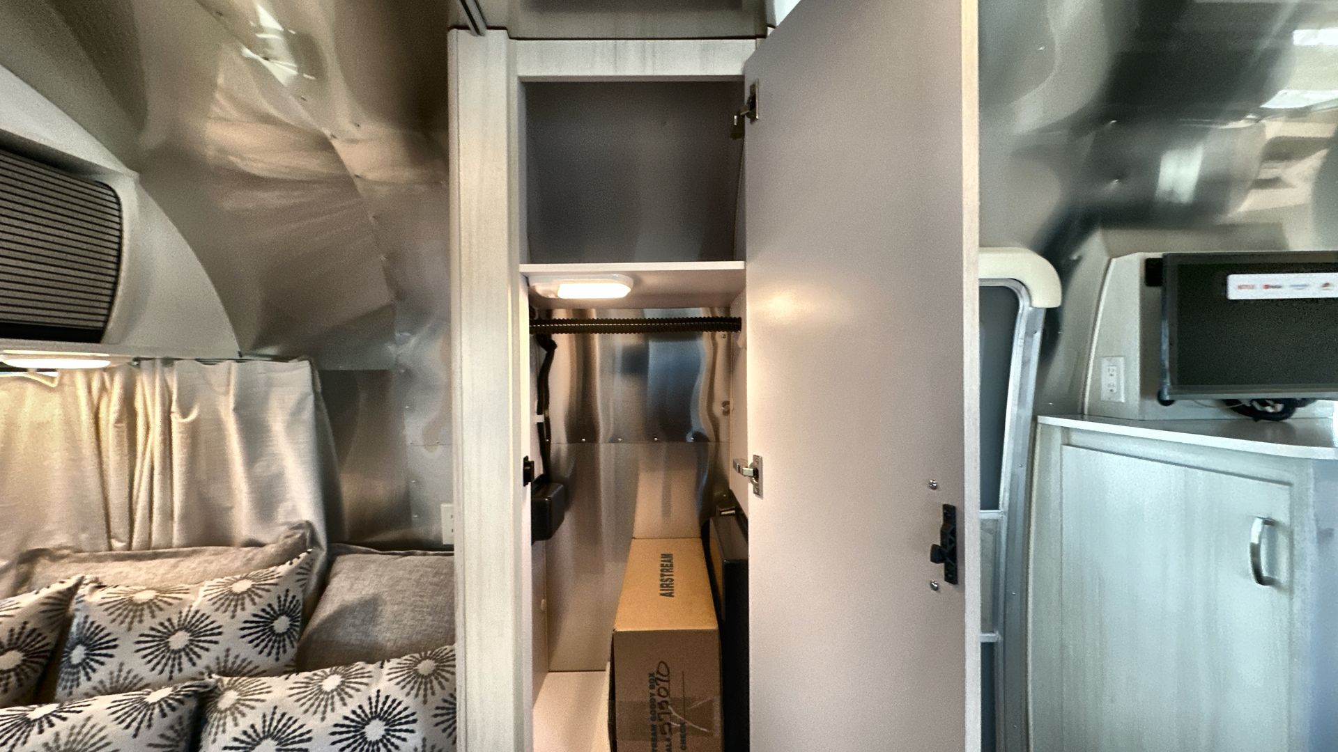 2025 Airstream 20FB Base