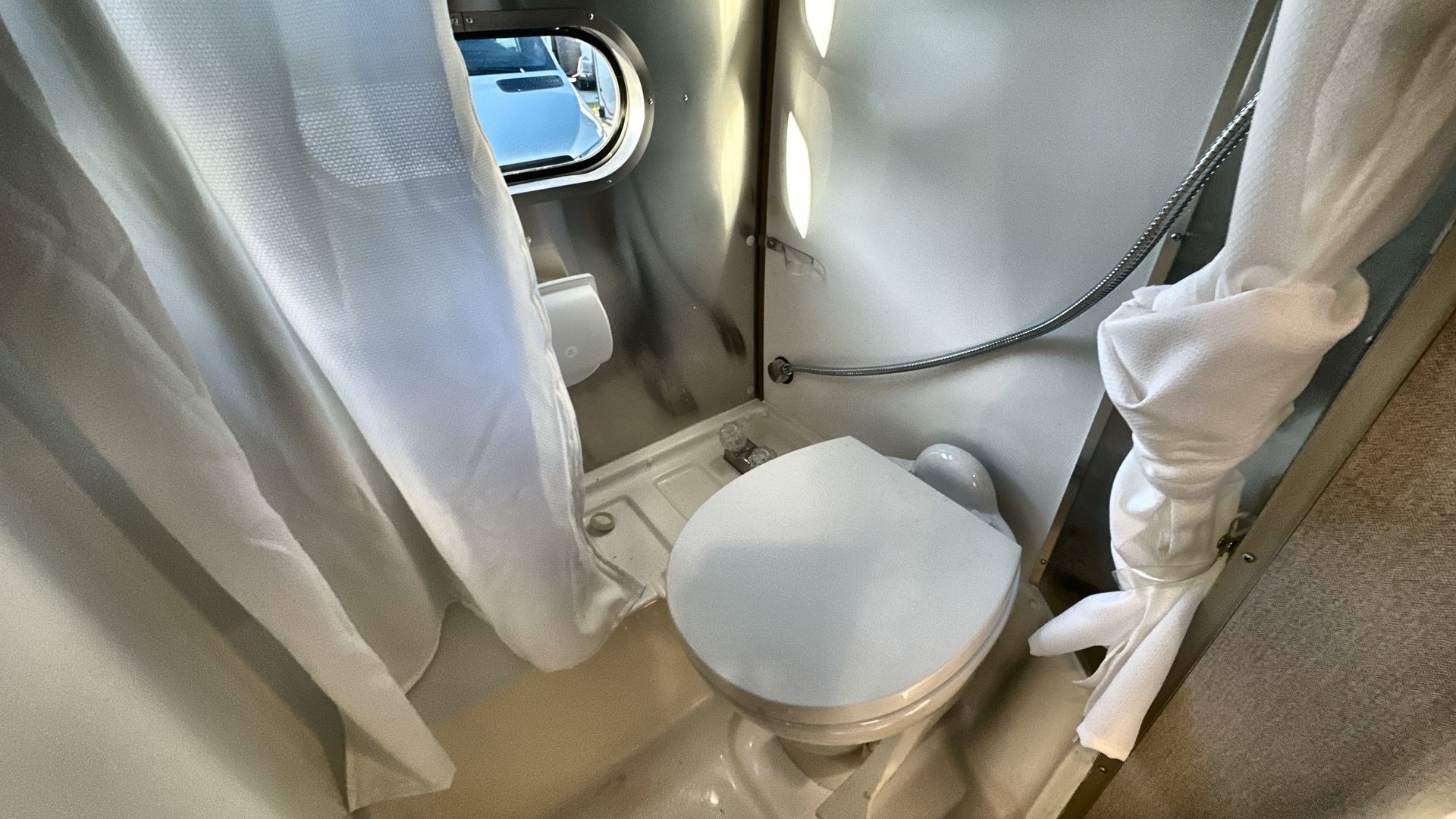 2025 Airstream 16RB Base