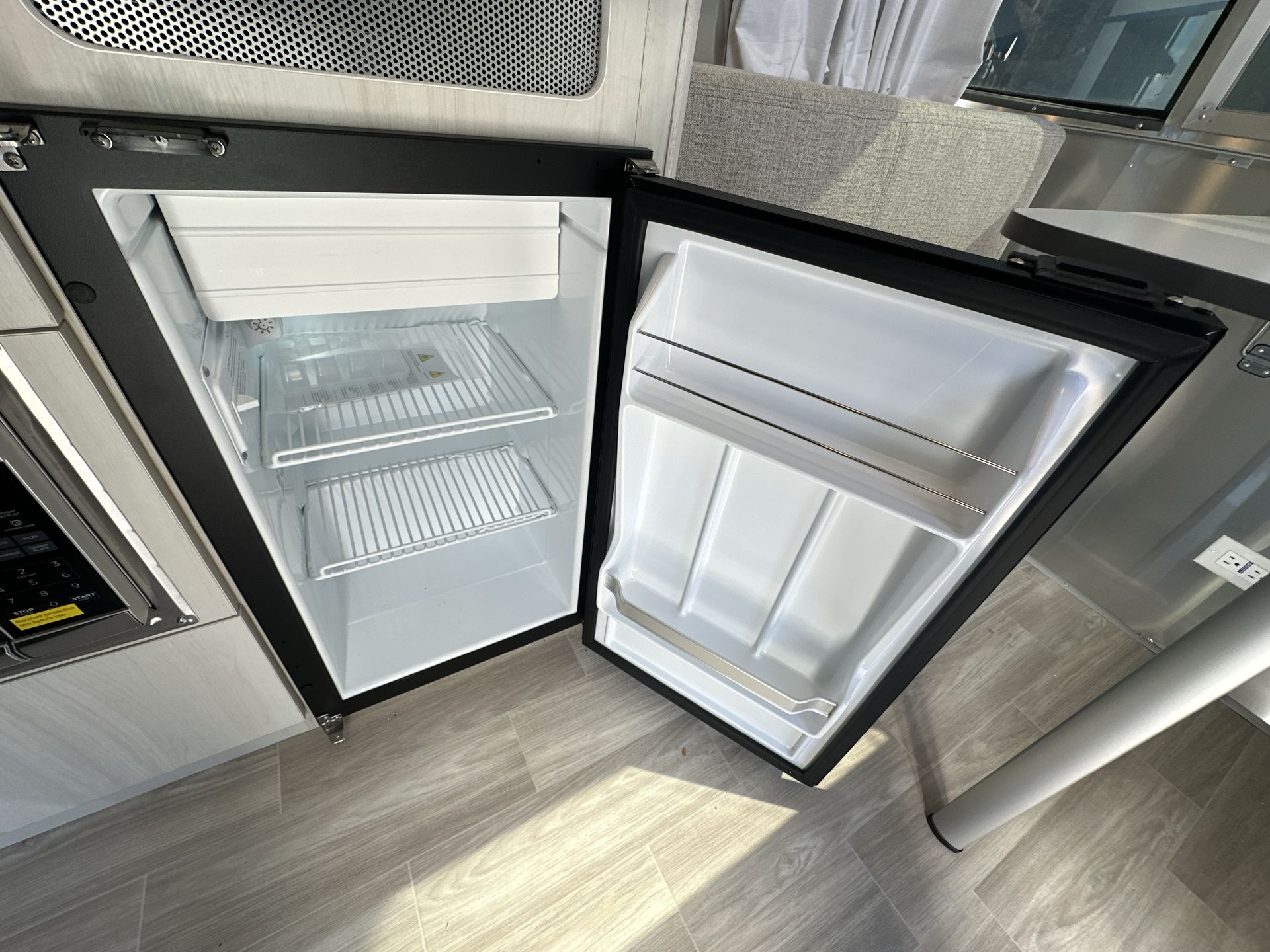 2026 Airstream 16RB Base