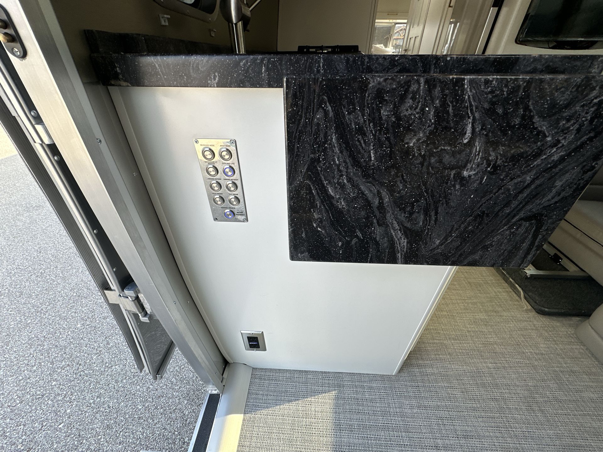 2026 Airstream 30RBQ Base