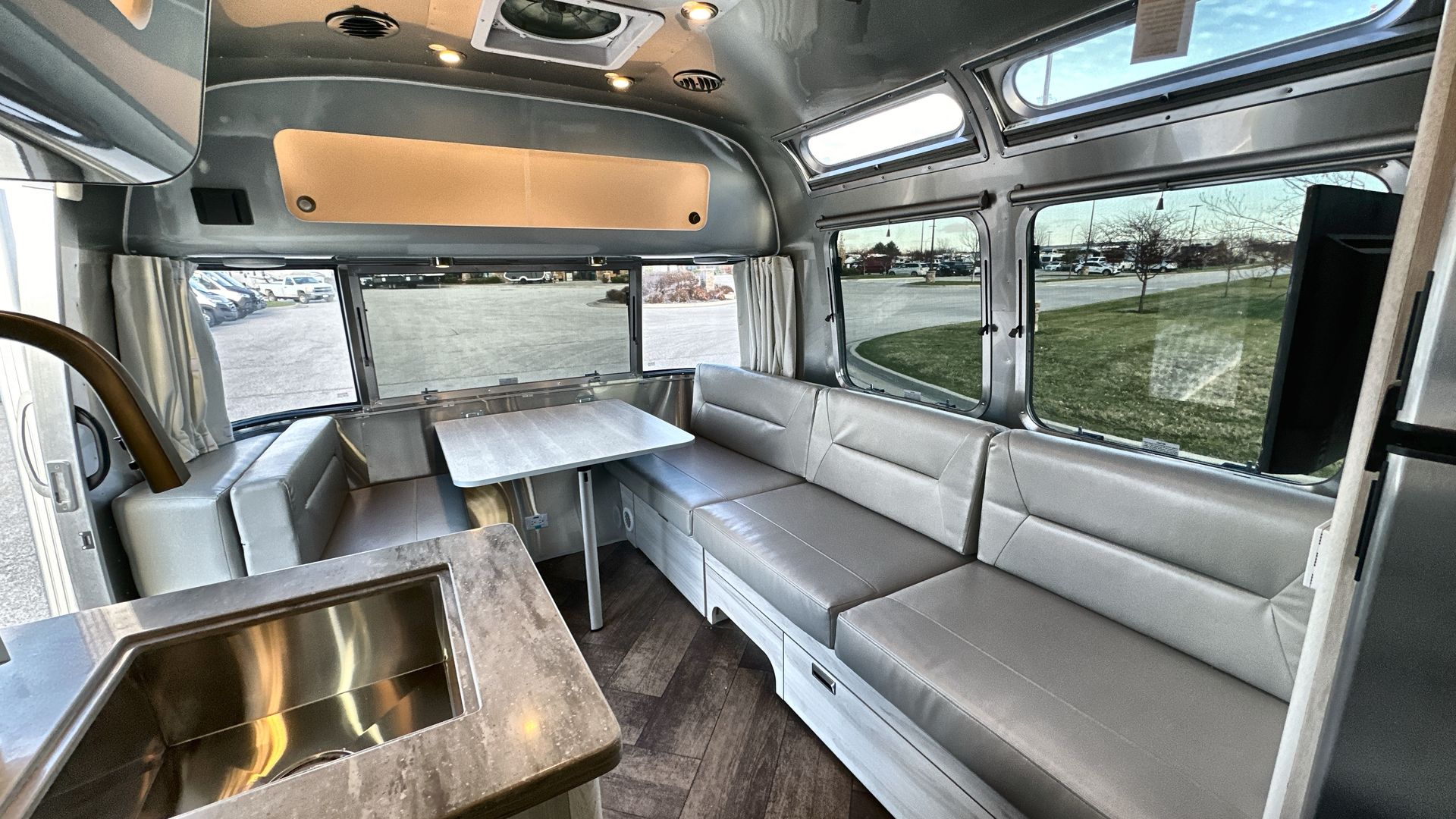 2025 Airstream 27FBQ Base