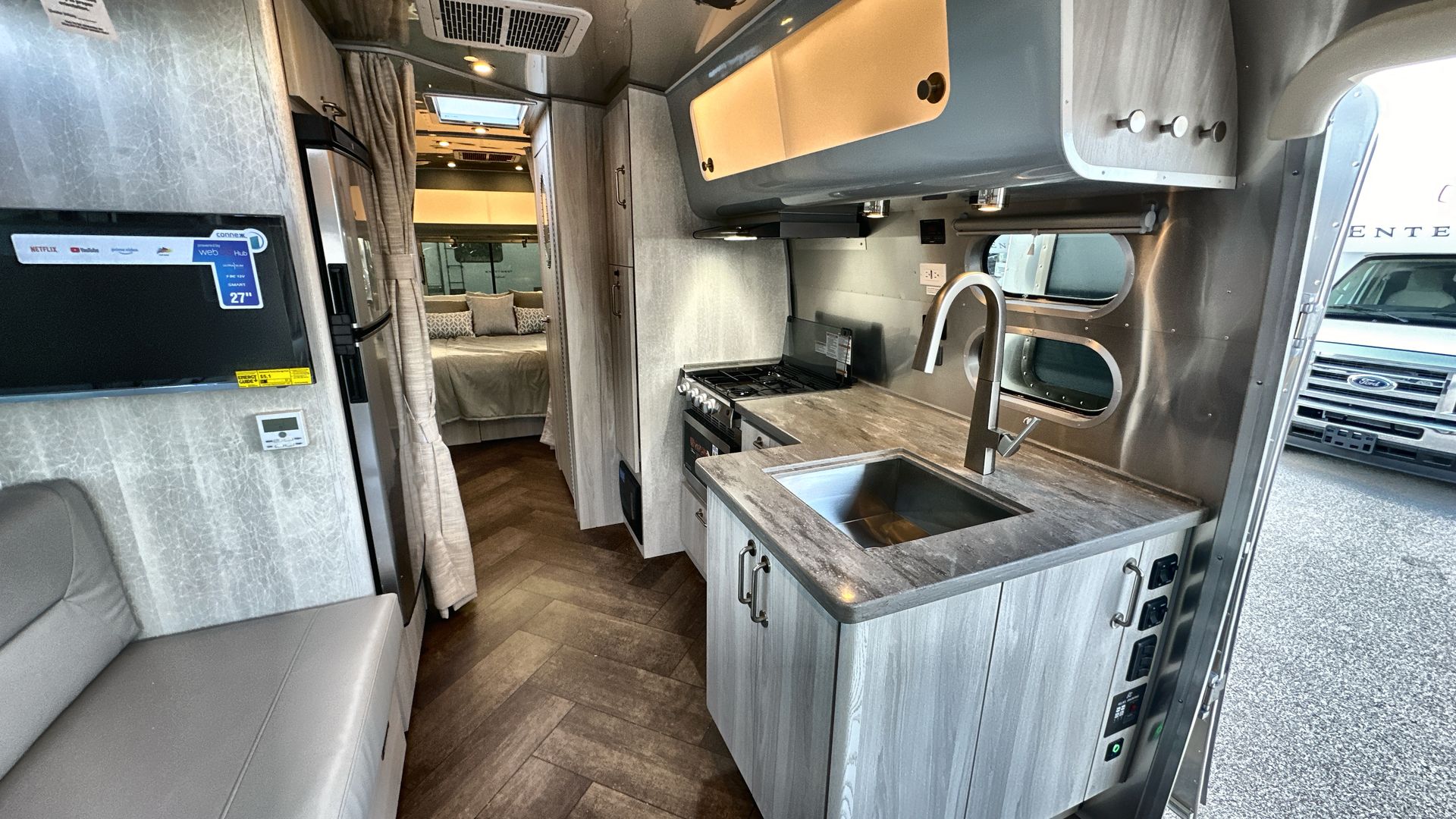 2025 Airstream 27FBQ Base