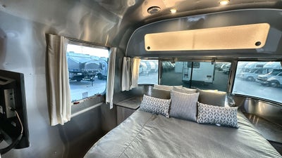2025 Airstream 27FBQ Base