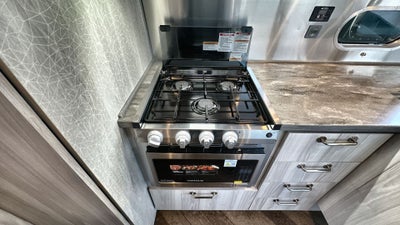 2025 Airstream 27FBQ Base