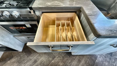 2025 Airstream 27FBQ Base