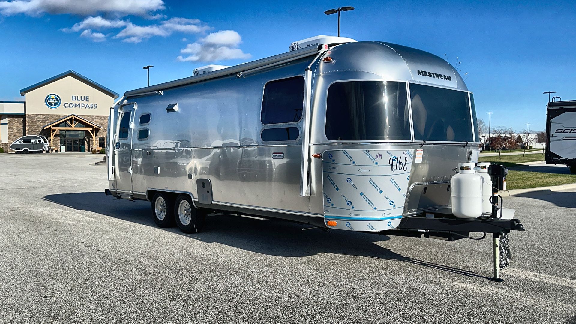 2025 Airstream 27FBQ Base