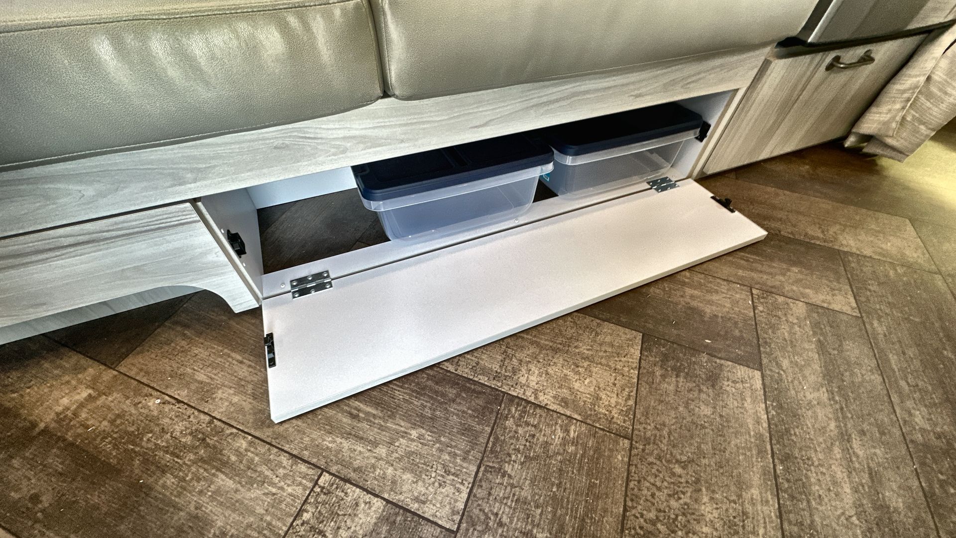 2025 Airstream 27FBQ Base