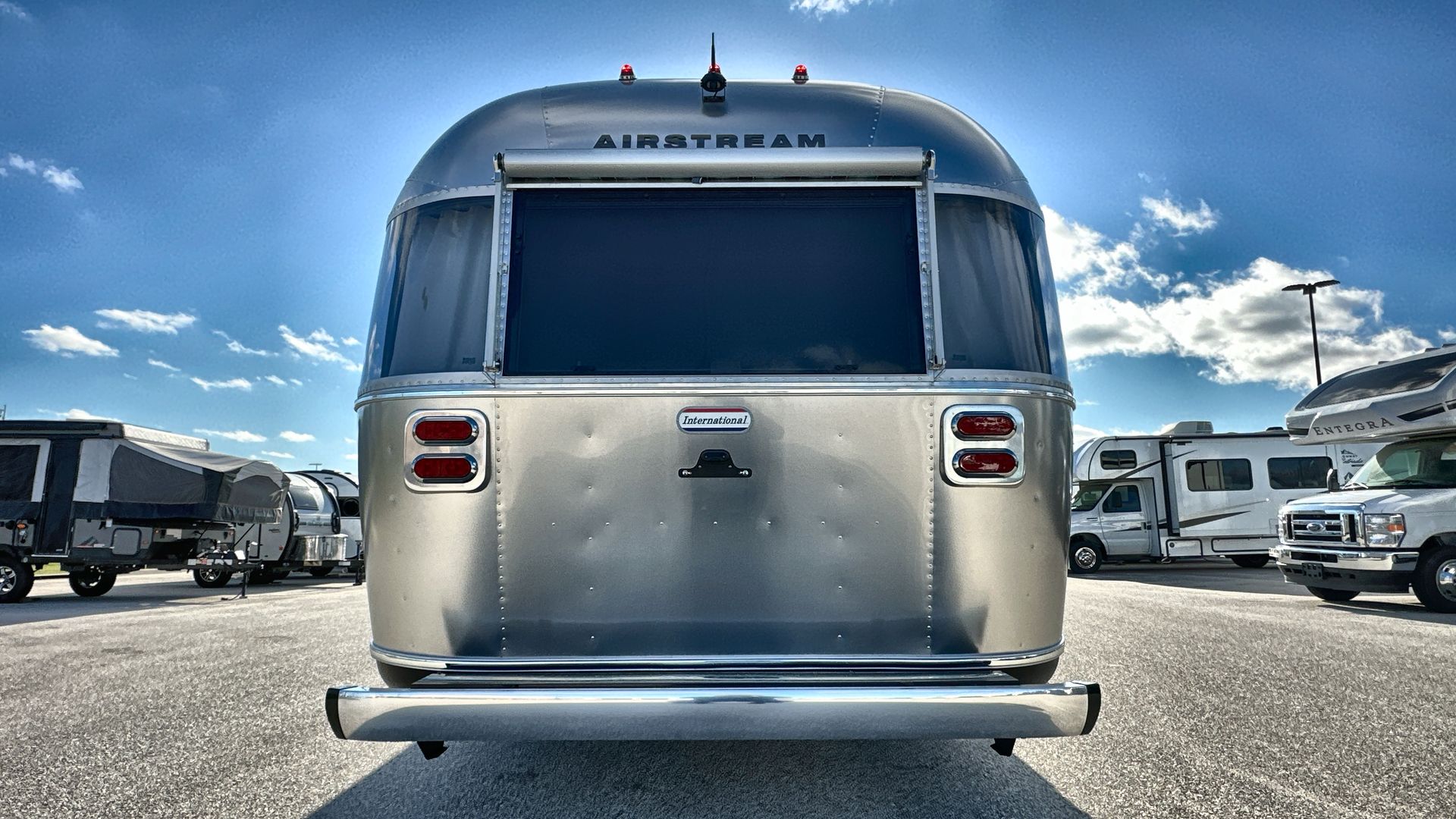 2025 Airstream 27FBQ Base