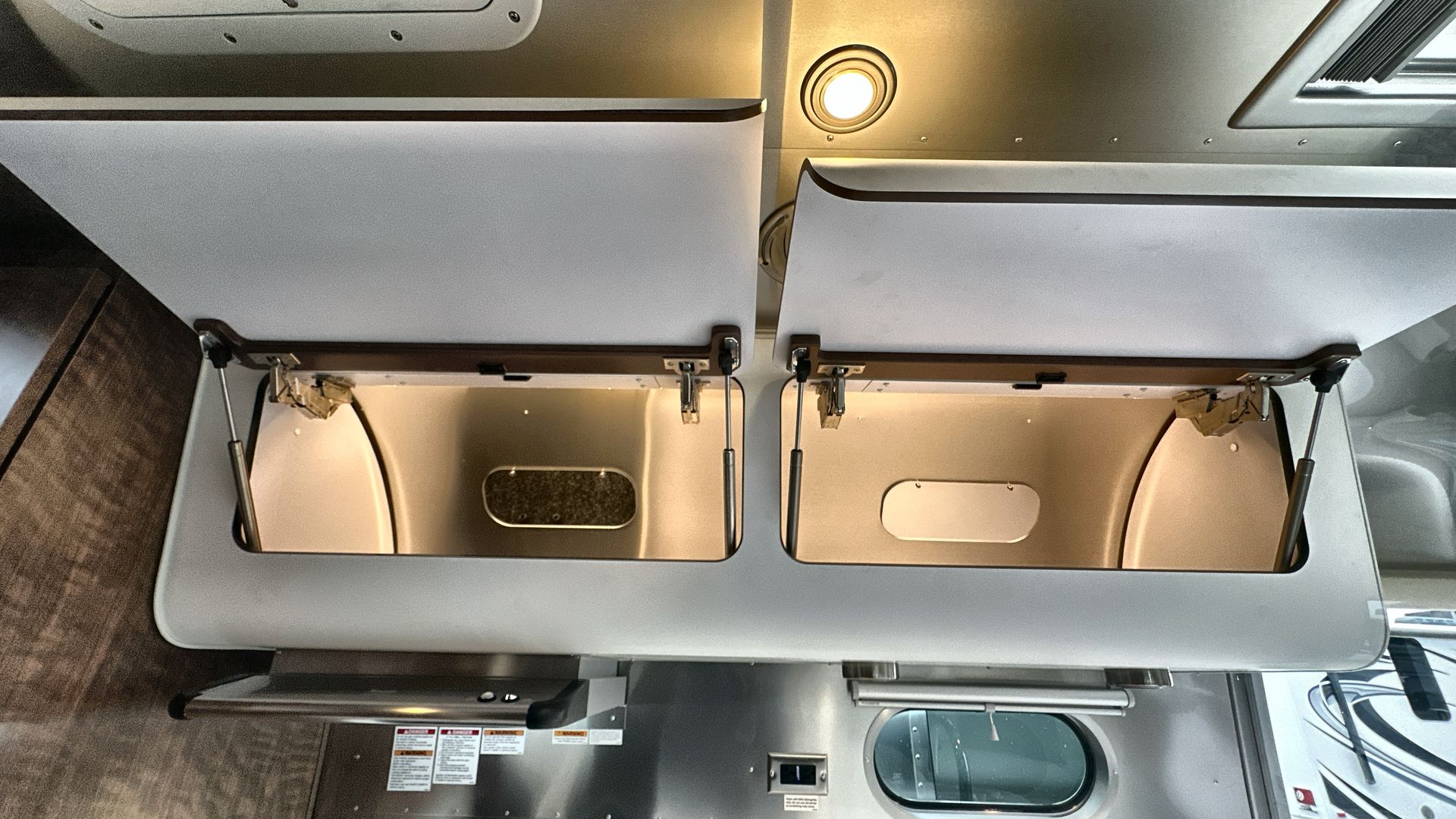 2025 Airstream 27FBQ Base