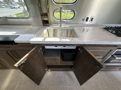2026 Airstream 33FBQ Base