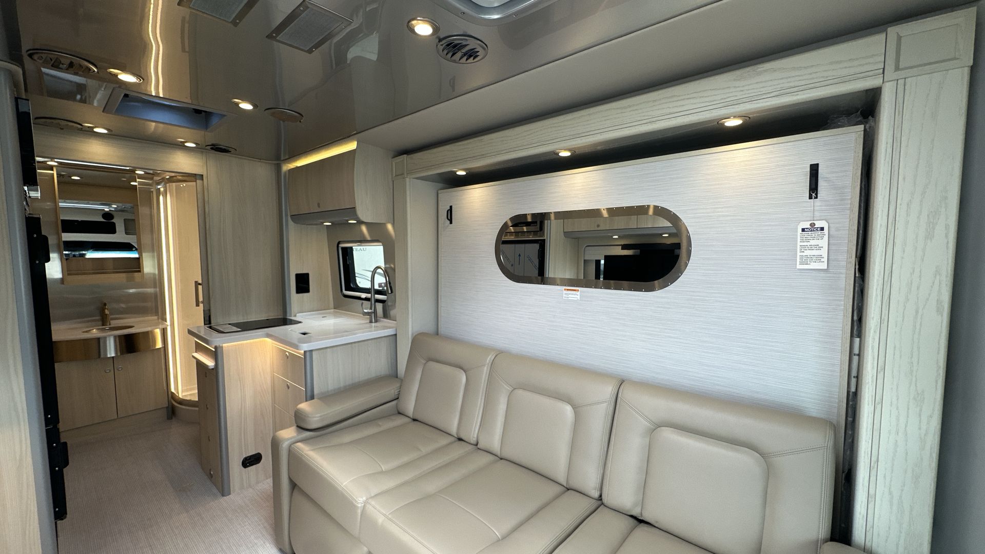 2026 Airstream Murphy Suite Base