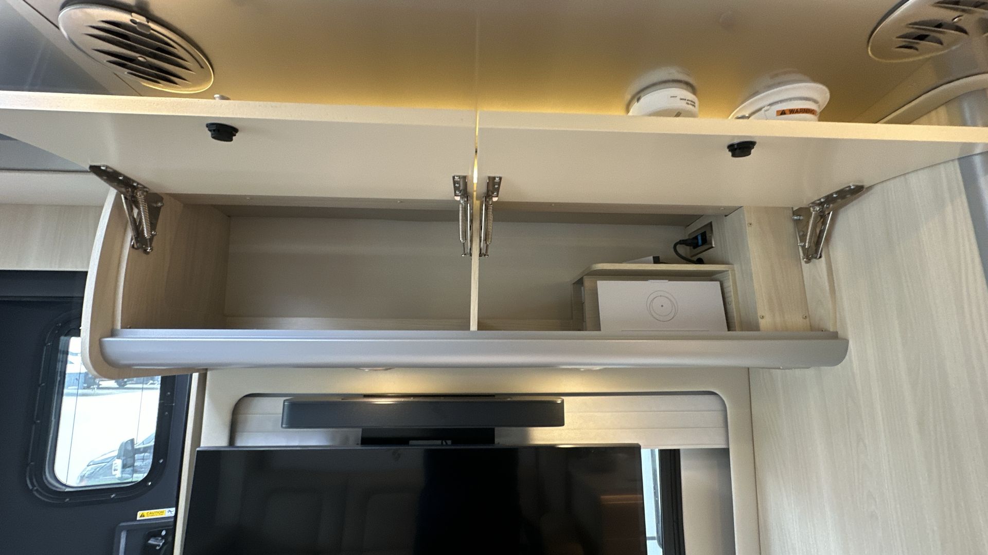 2026 Airstream Murphy Suite Base