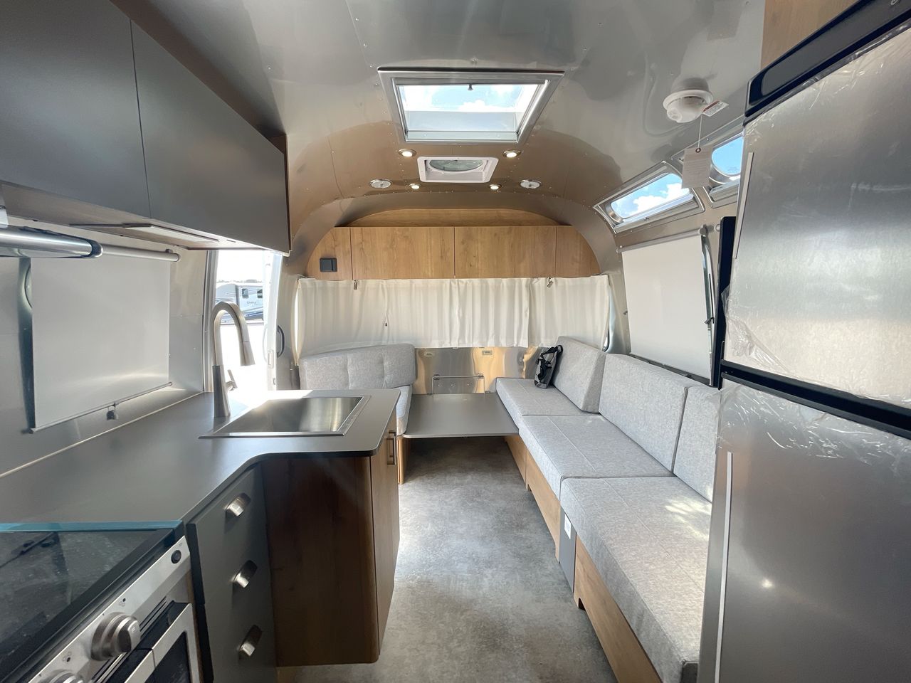 2026 Airstream 25FBQ Base