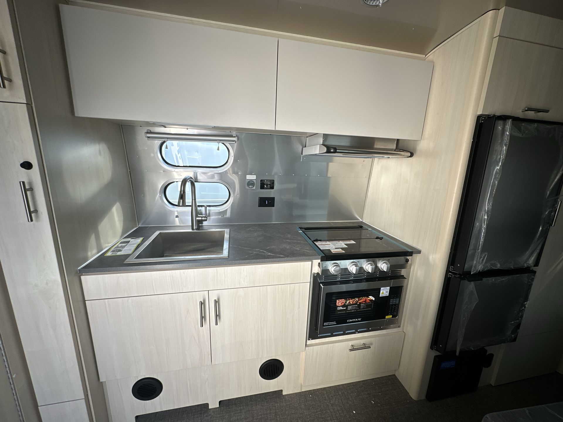 2026 Airstream 23FBT Base