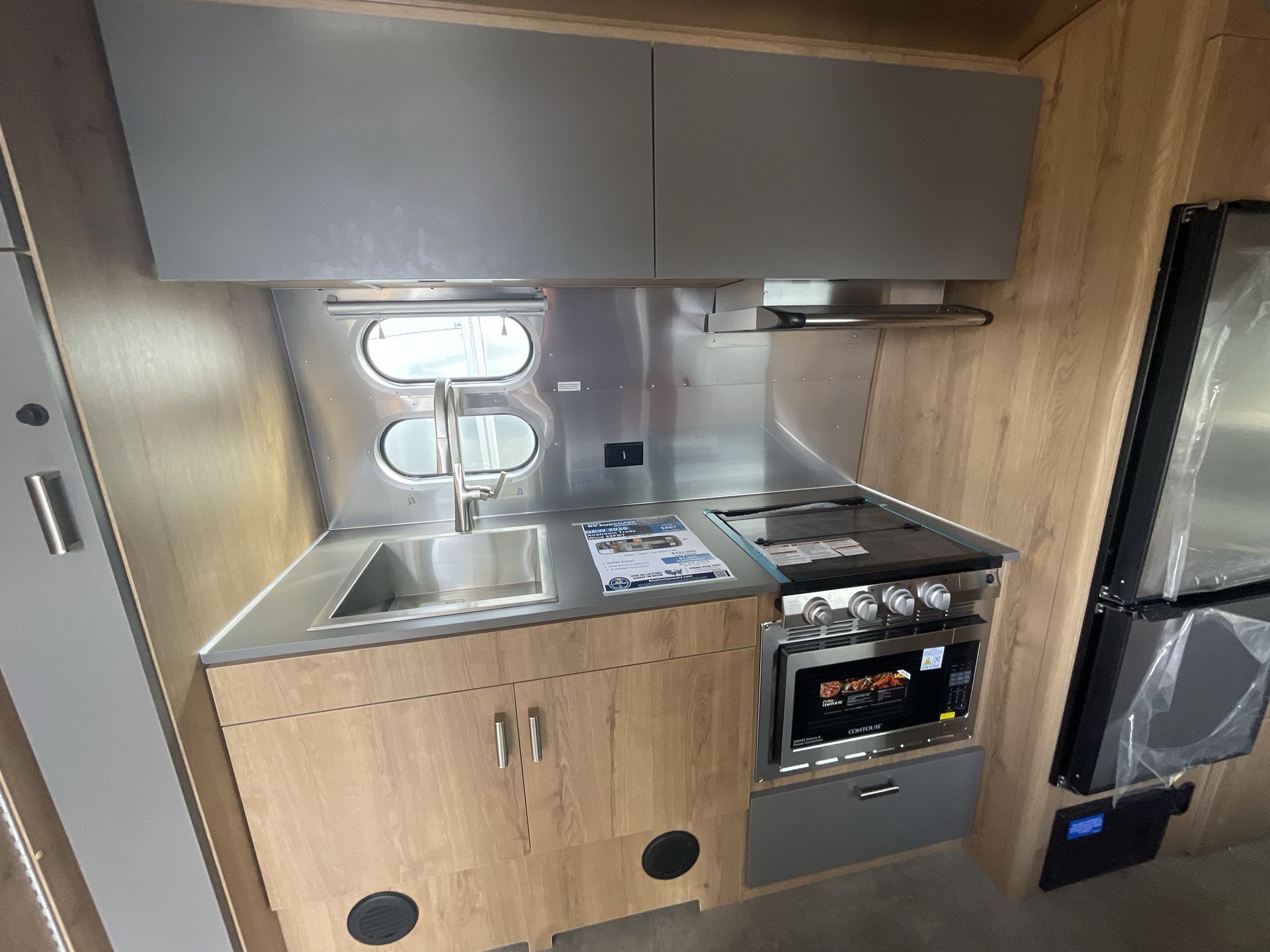 2026 Airstream 23FBT Base