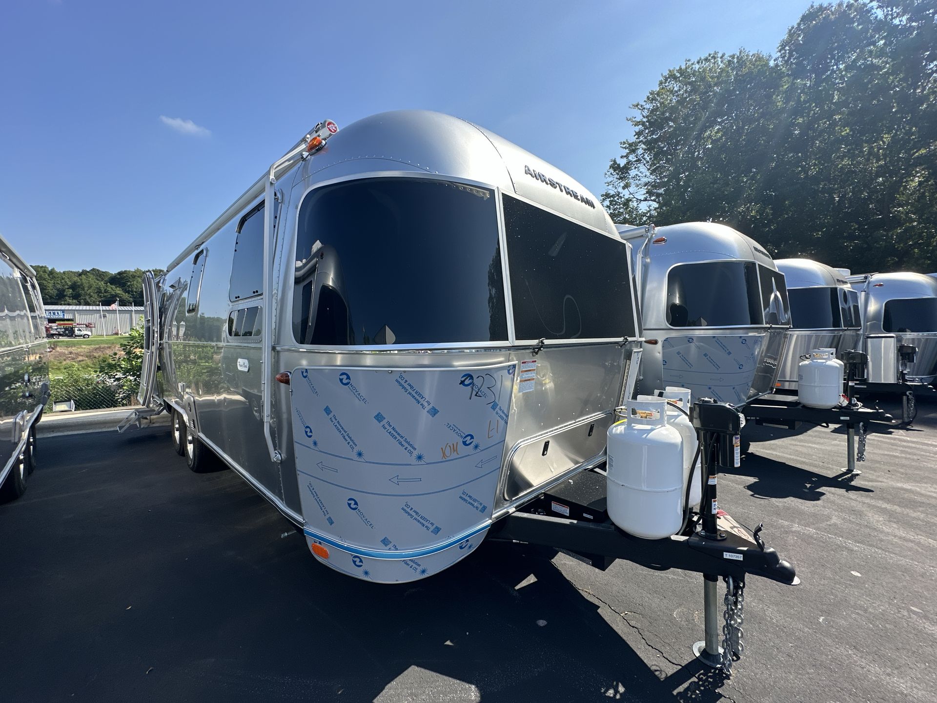 2026 Airstream 27FBQ Base