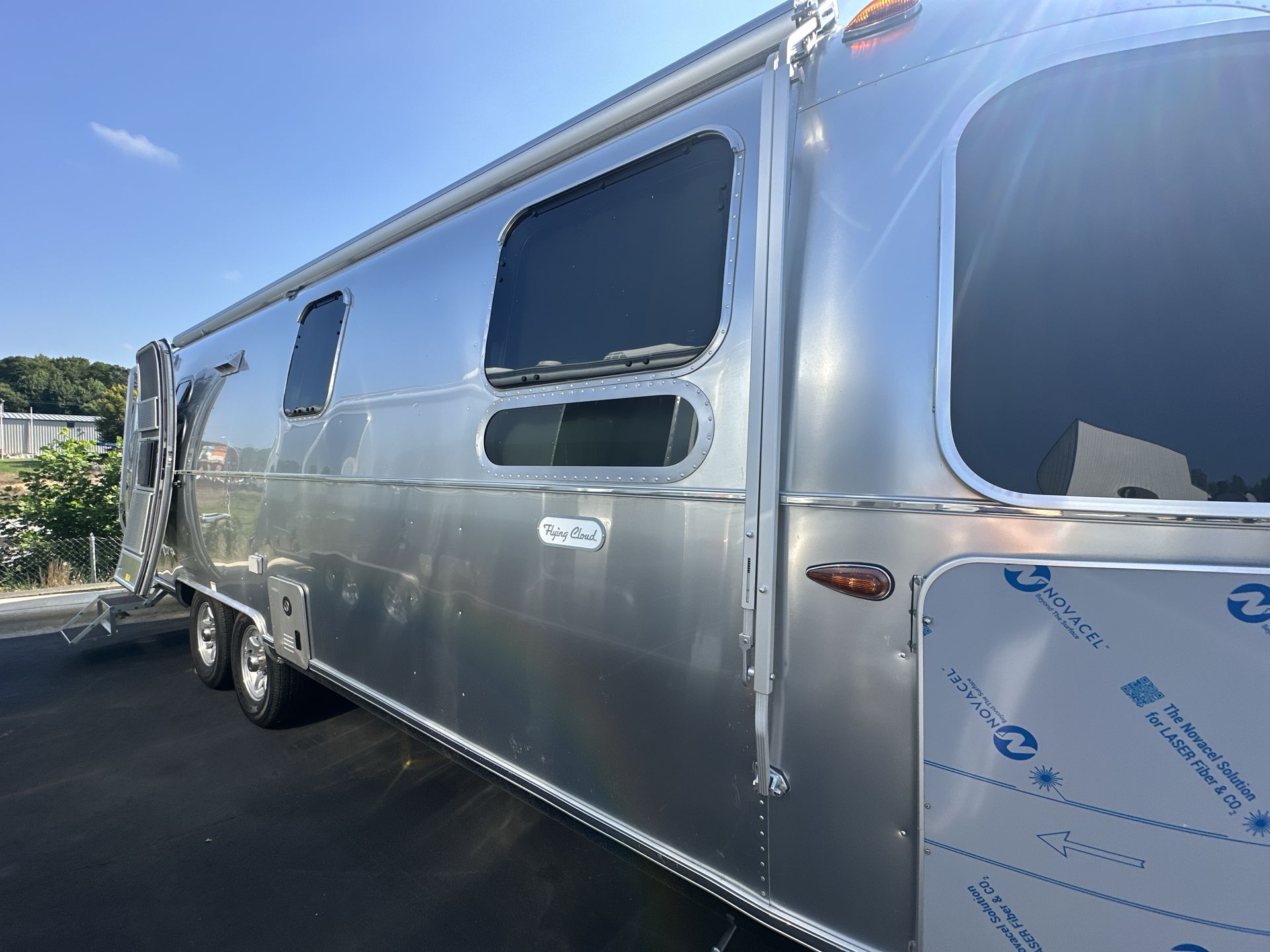 2026 Airstream 27FBQ Base