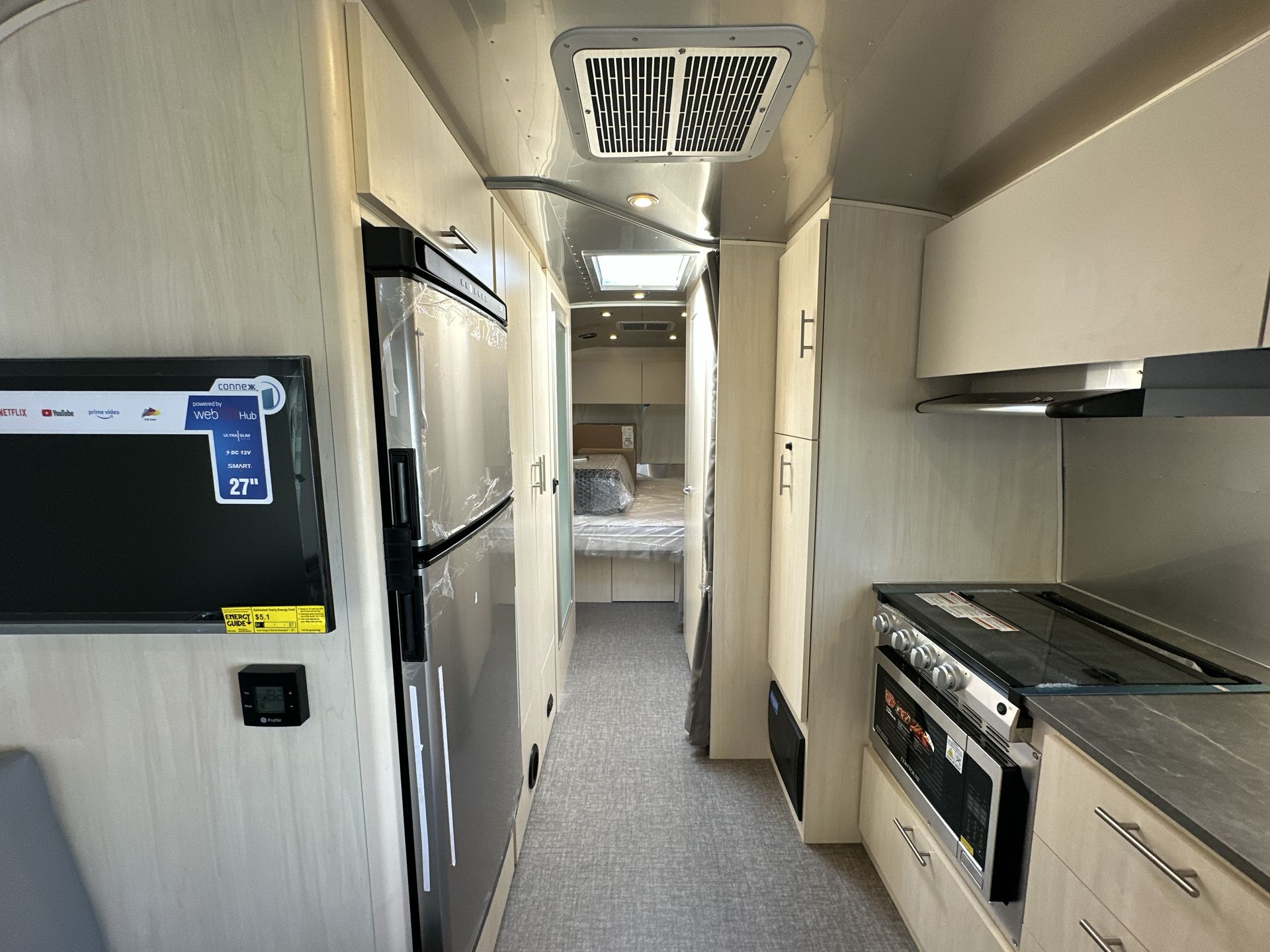 2026 Airstream 27FBQ Base
