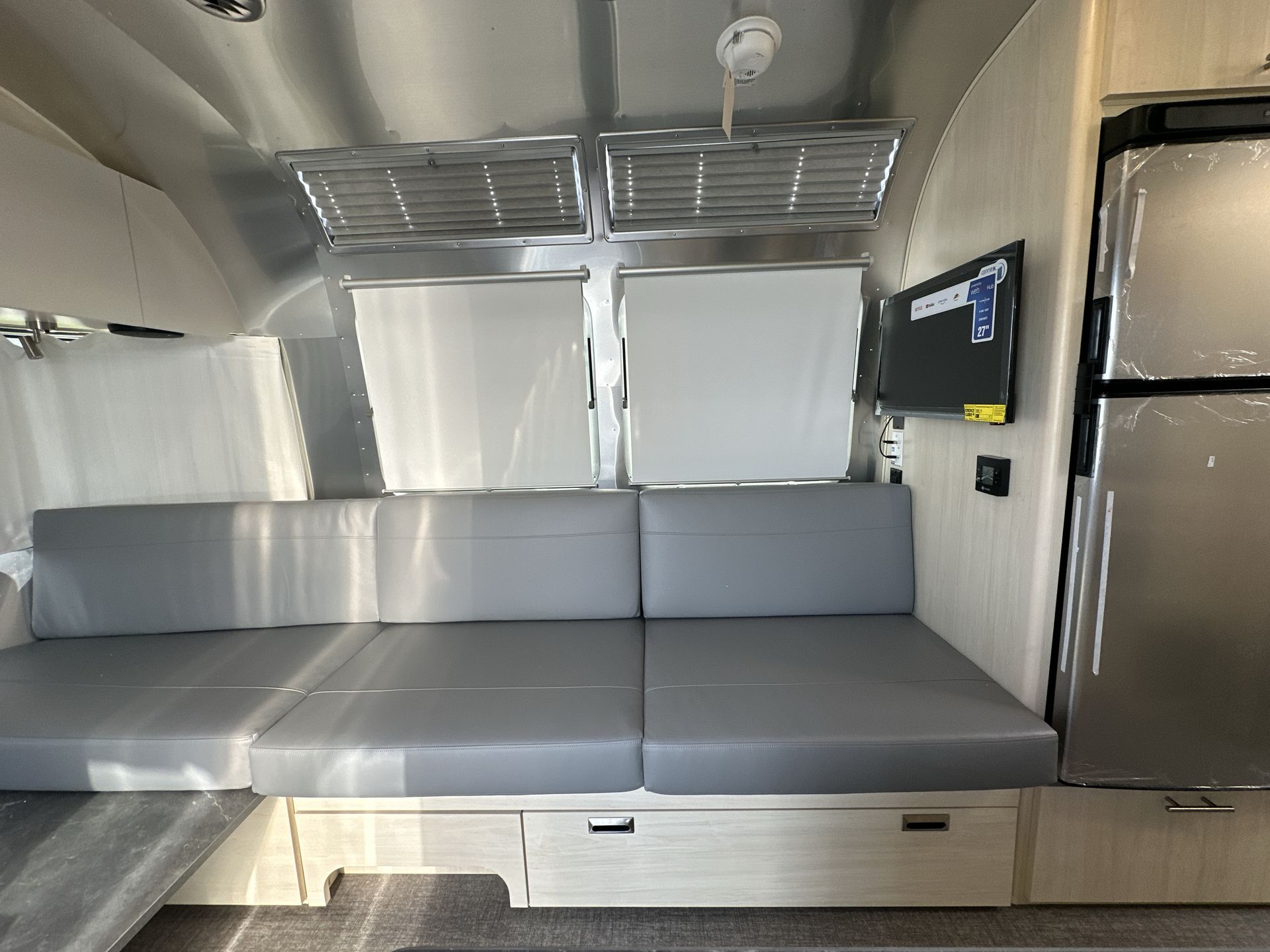2026 Airstream 27FBQ Base