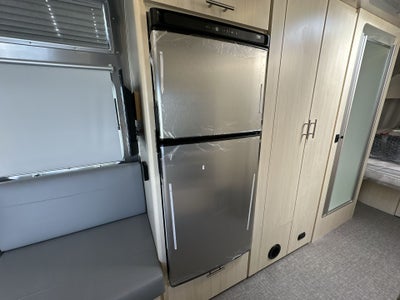 2026 Airstream 27FBQ Base