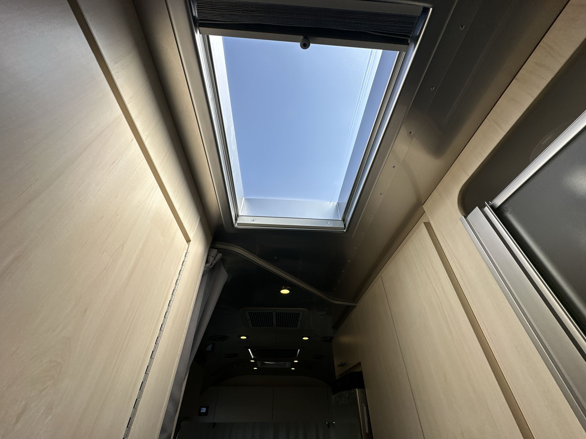 2026 Airstream 27FBQ Base