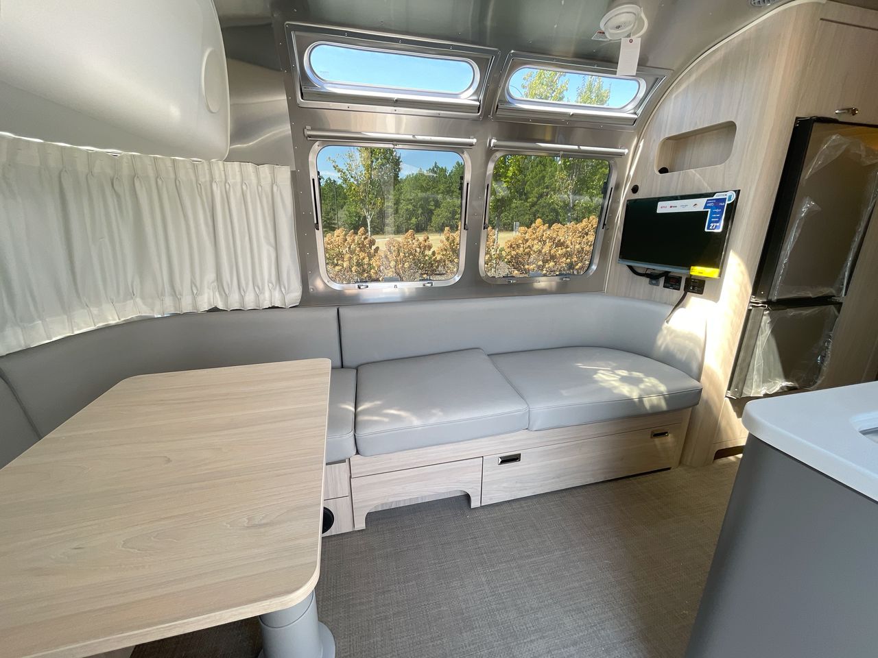 2026 Airstream 25FBT Base