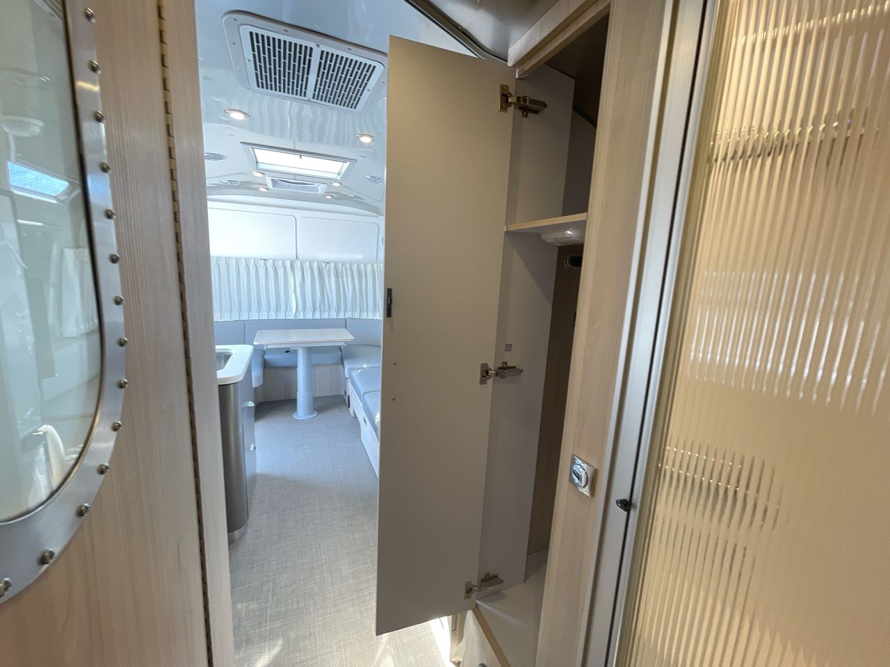 2026 Airstream 25FBT Base