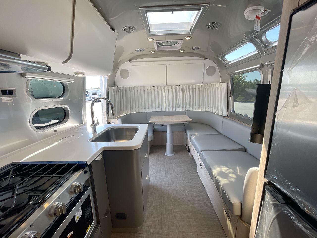 2026 Airstream 25FBT Base