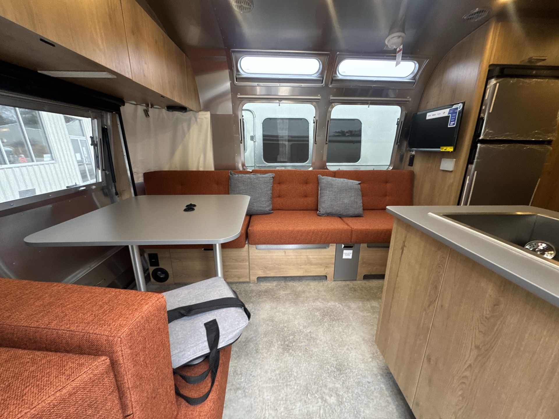 2026 Airstream 25FBQ Base