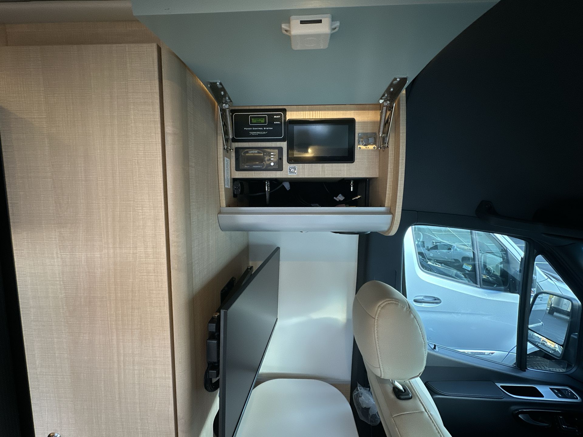 2026 Airstream 24GT Tommy Bahama Base