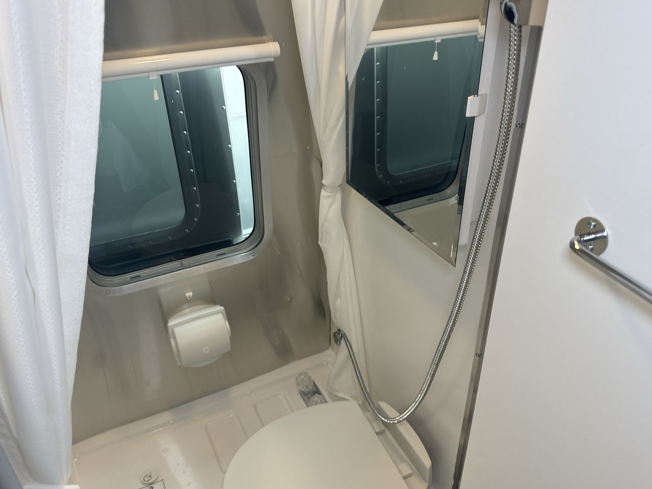 2025 Airstream 16RB Base