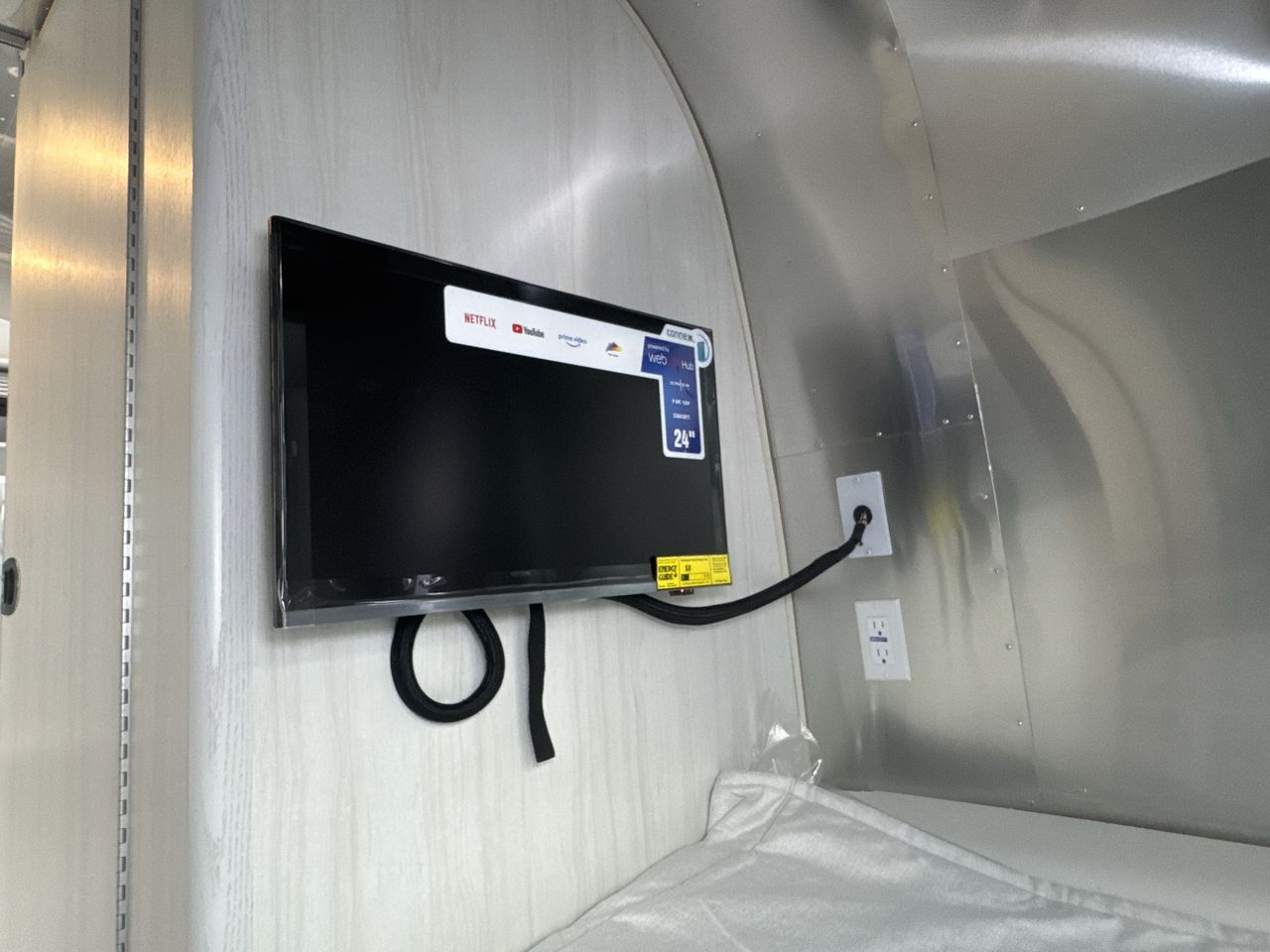 2025 Airstream 16RB Base