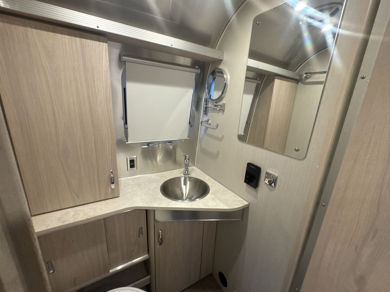 2026 Airstream 25FBQ Base