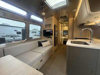 2026 Airstream 25FBQ Base