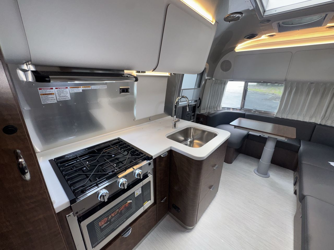 2025 Airstream 25FBQ Base