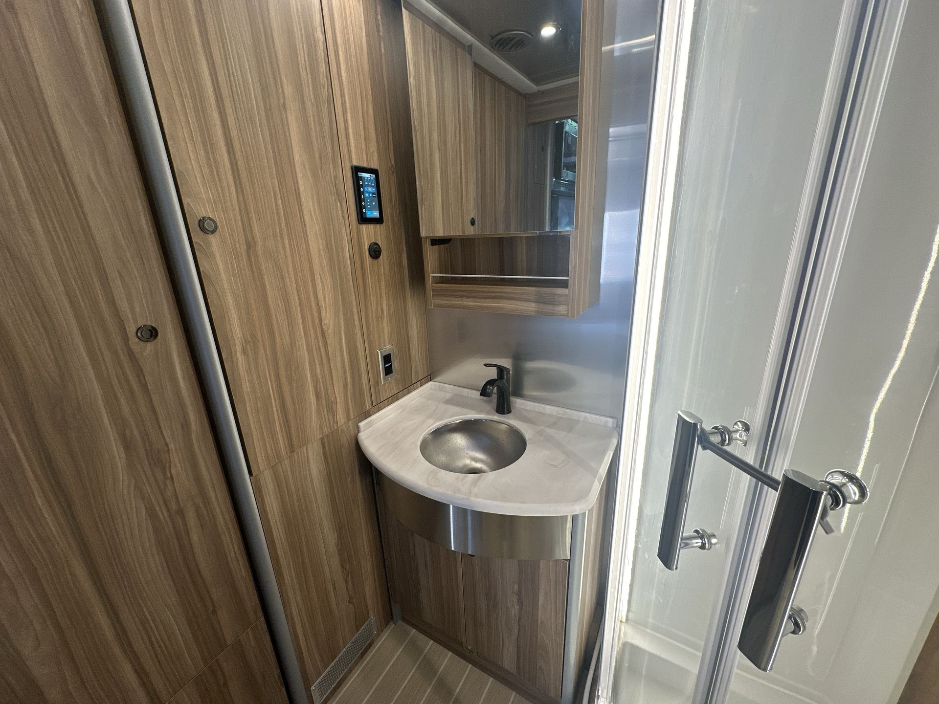 2025 Airstream Murphy Suite Tommy Bahama Base
