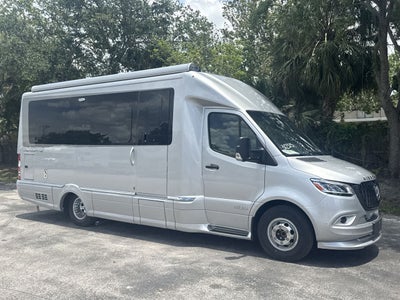 2026 Airstream Murphy Suite Base