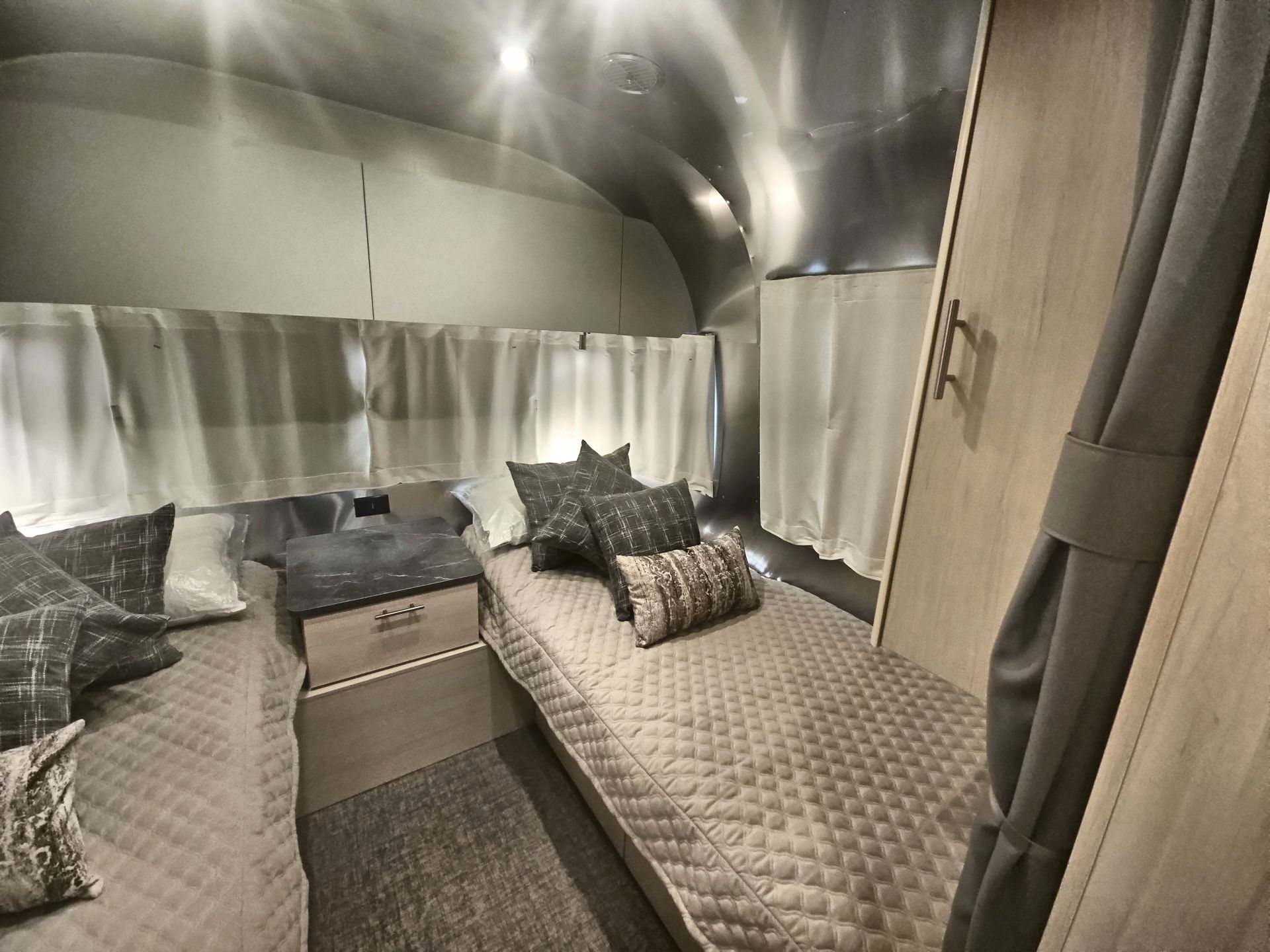 2026 Airstream 25FBT Base