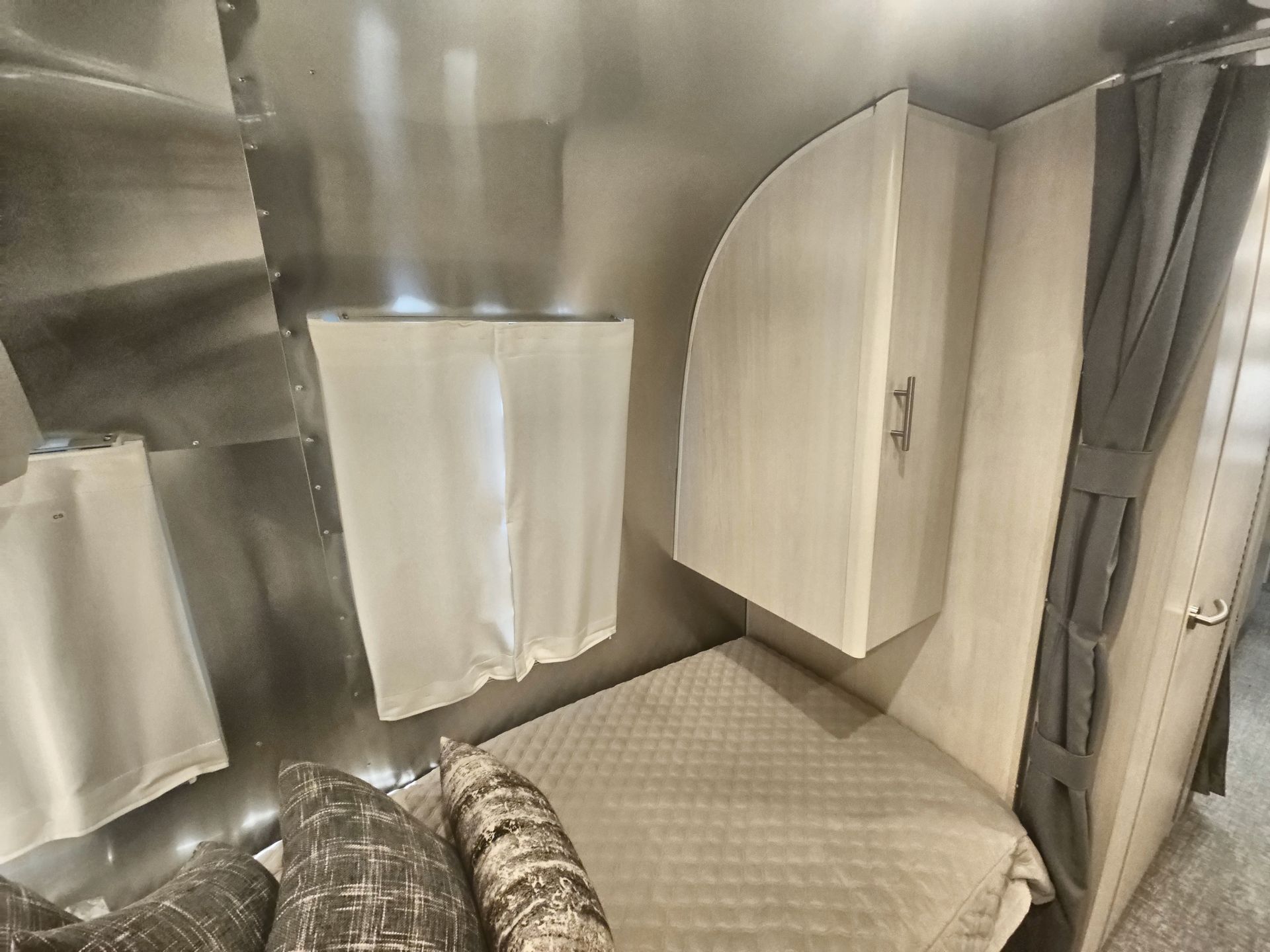 2026 Airstream 25FBT Base