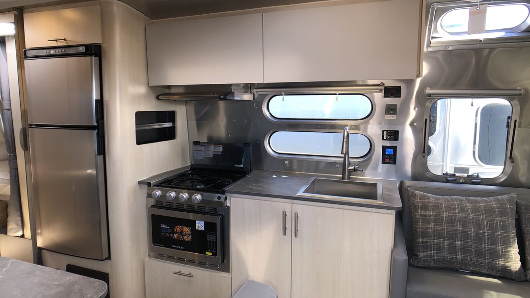 2026 Airstream 28RBT Base