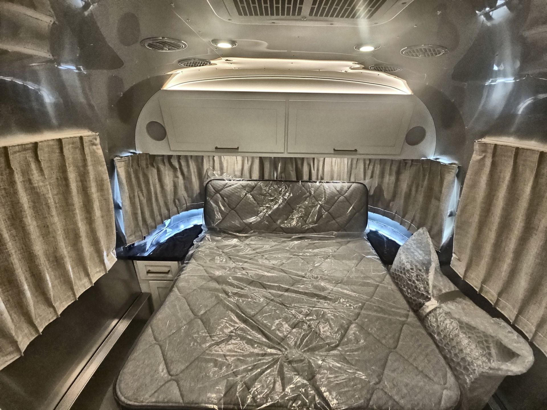 2026 Airstream 28RBQ Base