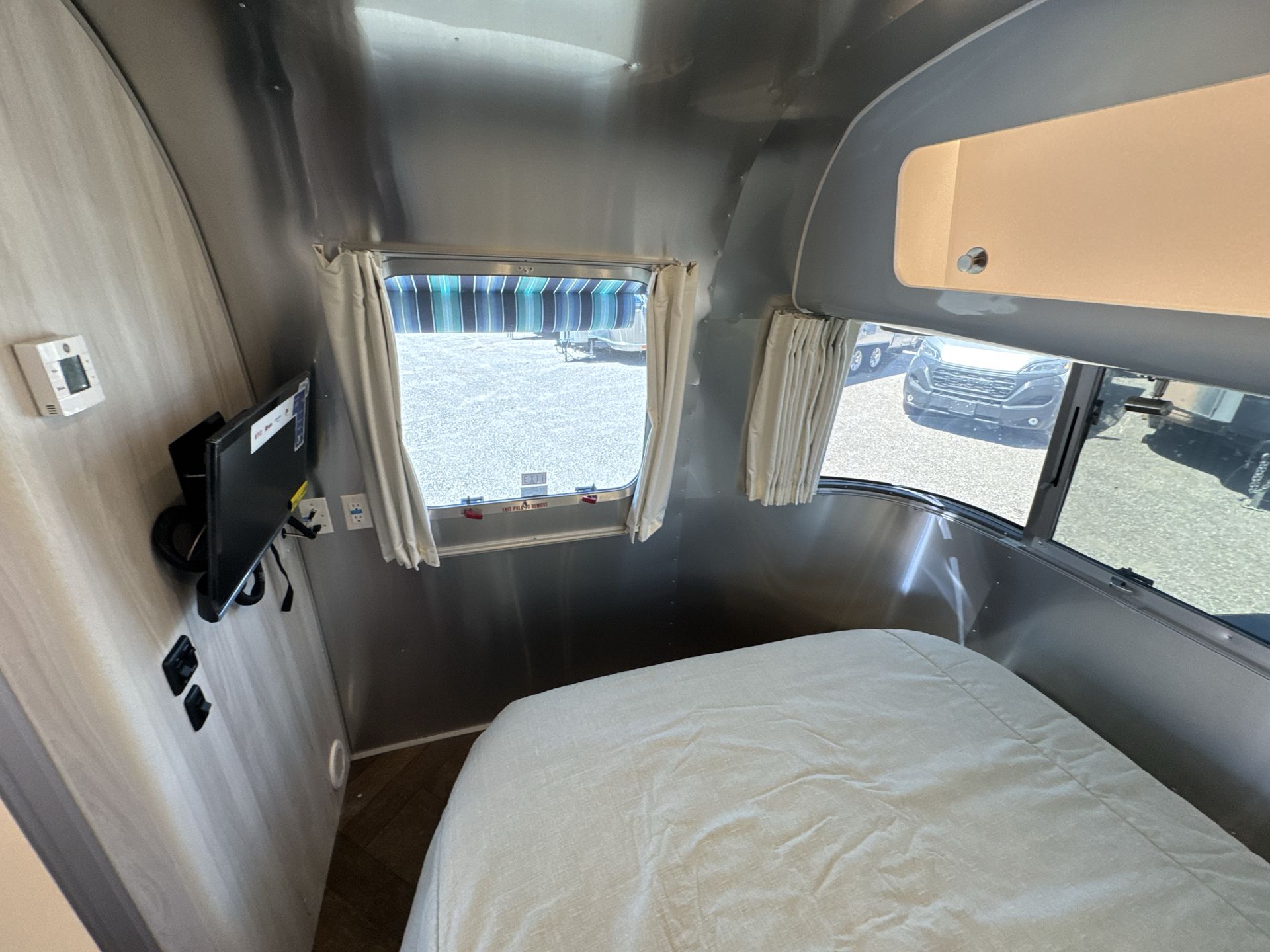 2026 Airstream 25FBQ Base
