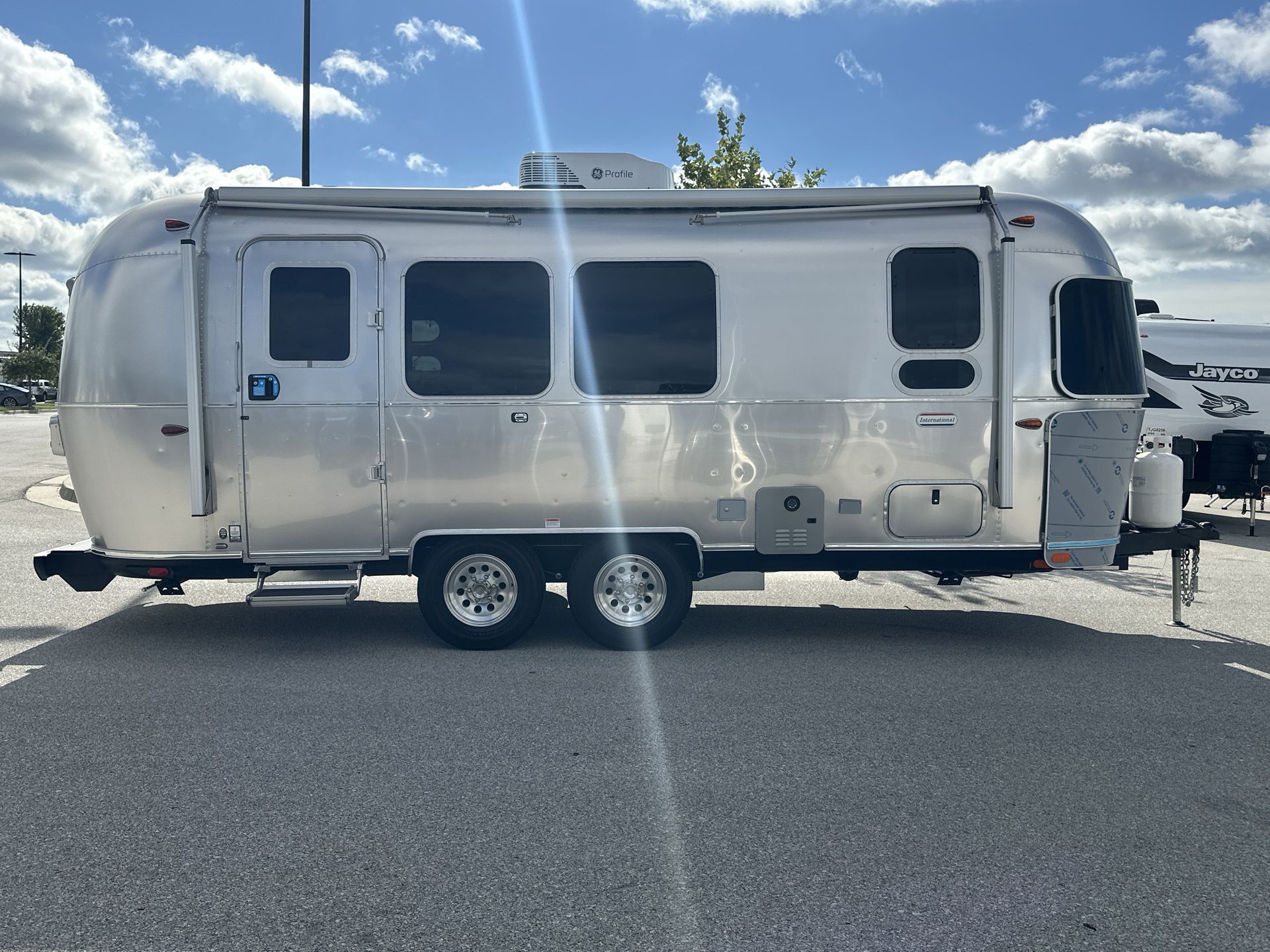 2025 Airstream 23FBT Base