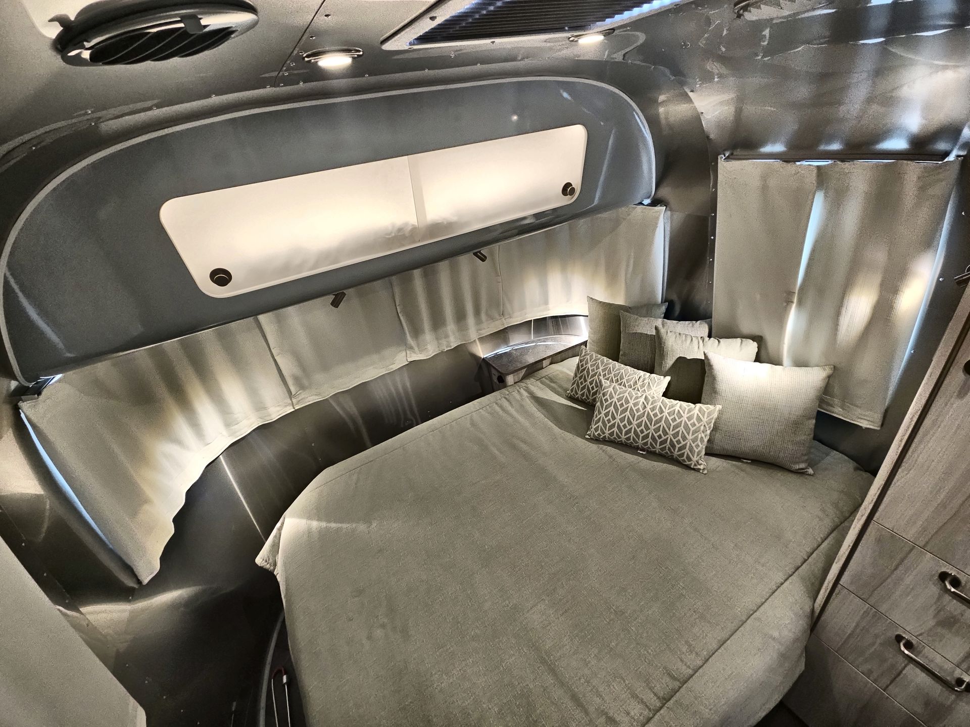 2025 Airstream 23FBQ Base