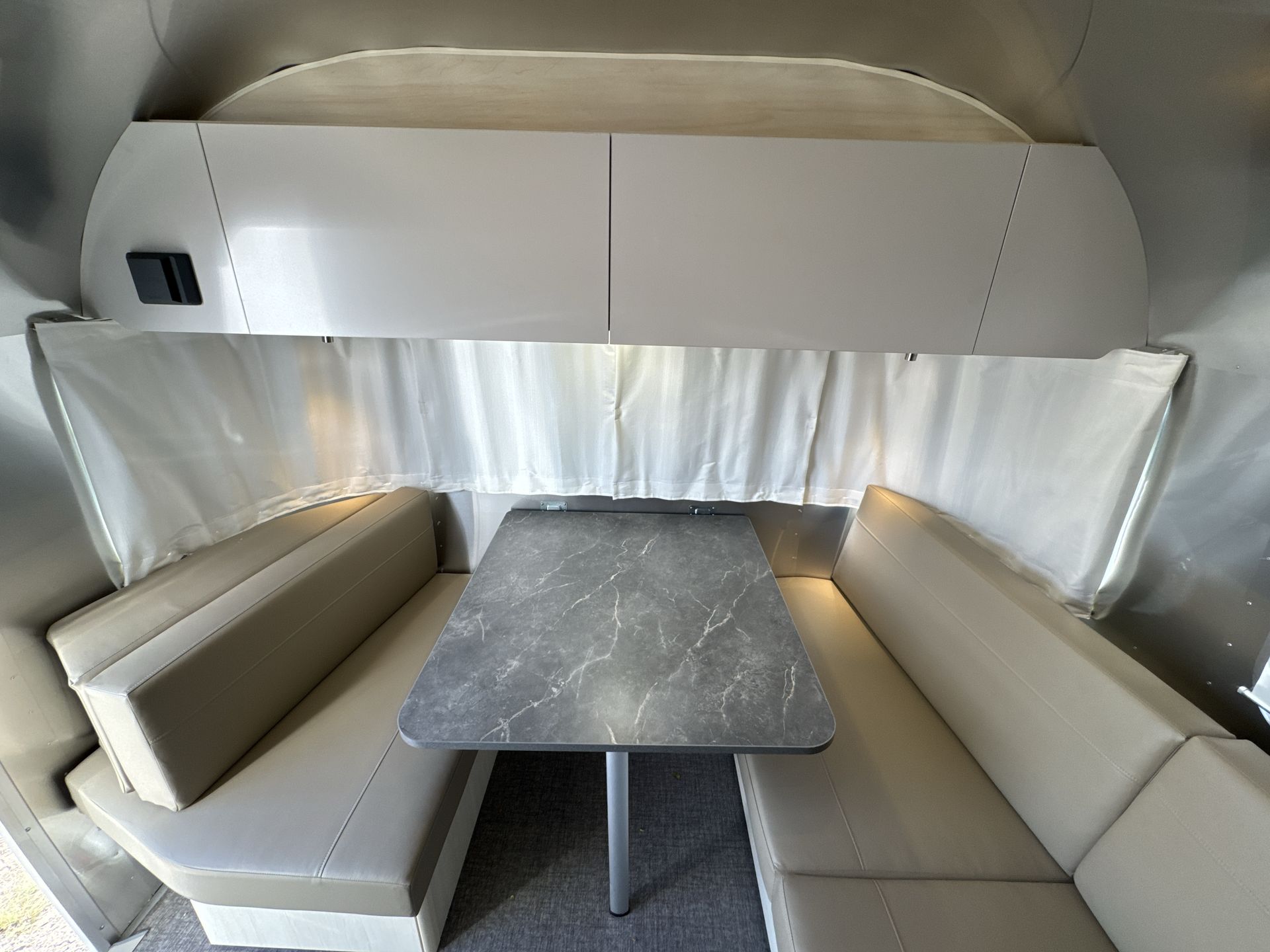 2025 Airstream 27FBT Base