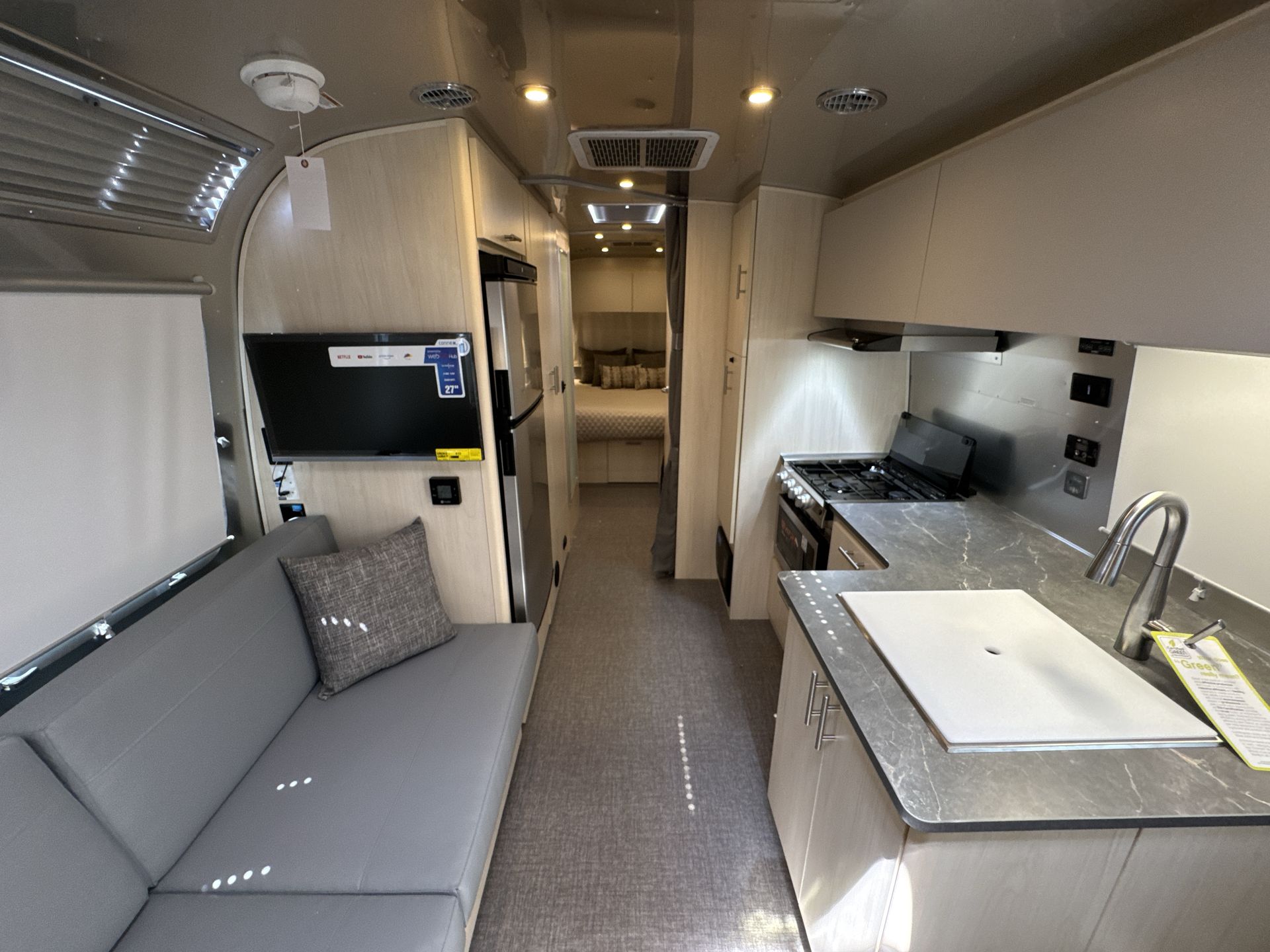 2026 Airstream 27FBQ Base