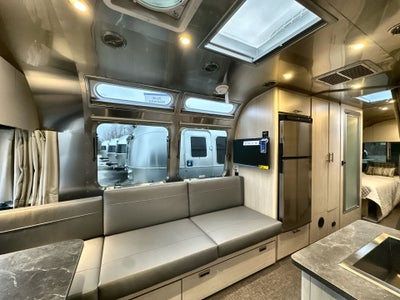 2026 Airstream 27FBT Base