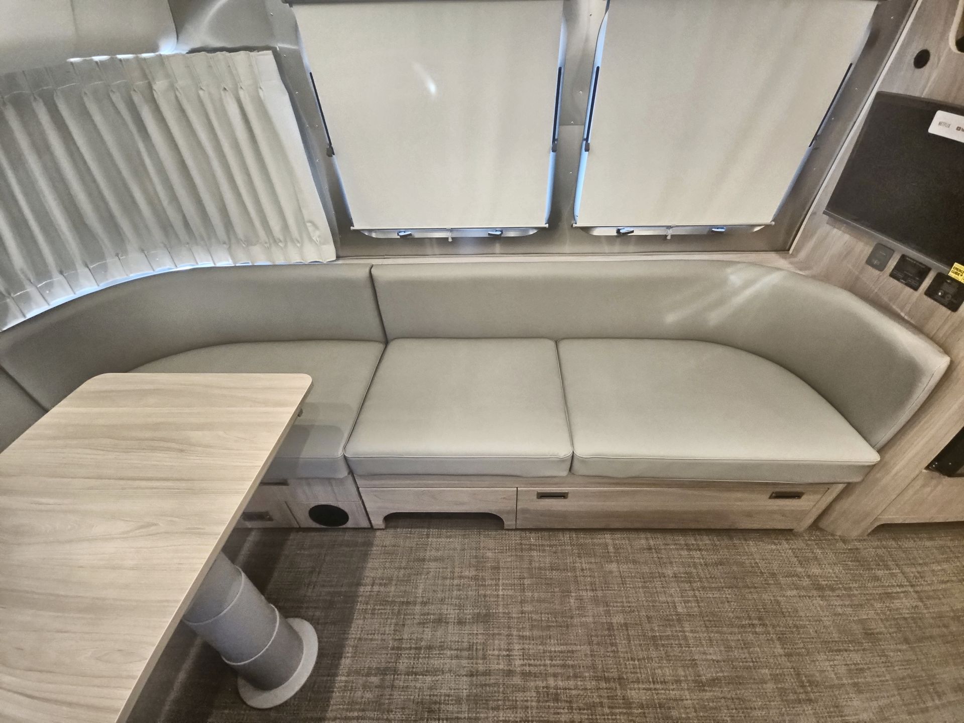 2026 Airstream 25FBQ Base