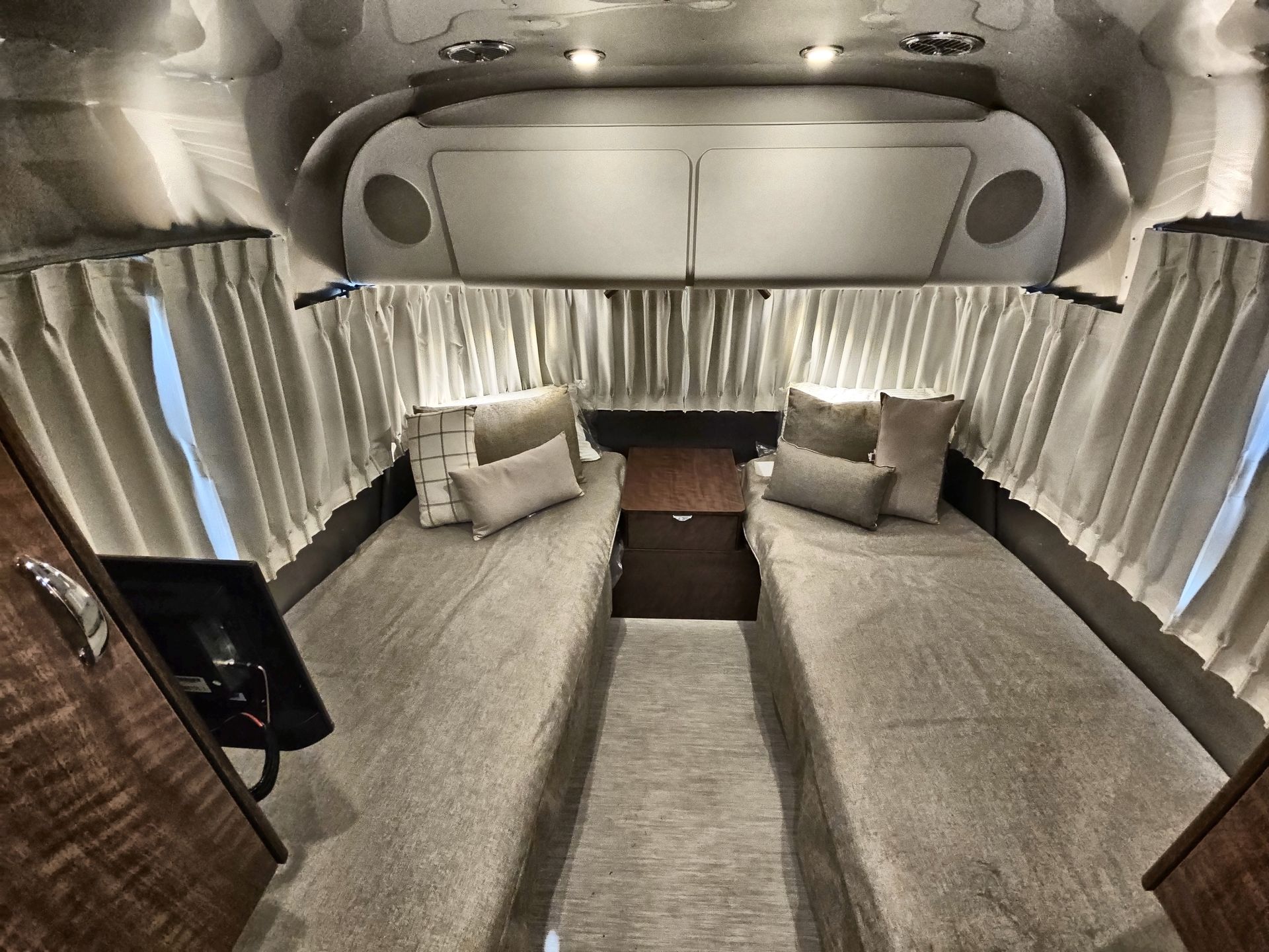 2026 Airstream 27FBT Base